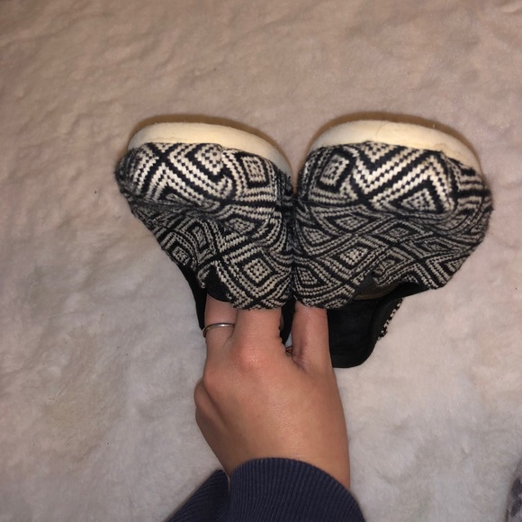 TOMS - Picture 4 of 5